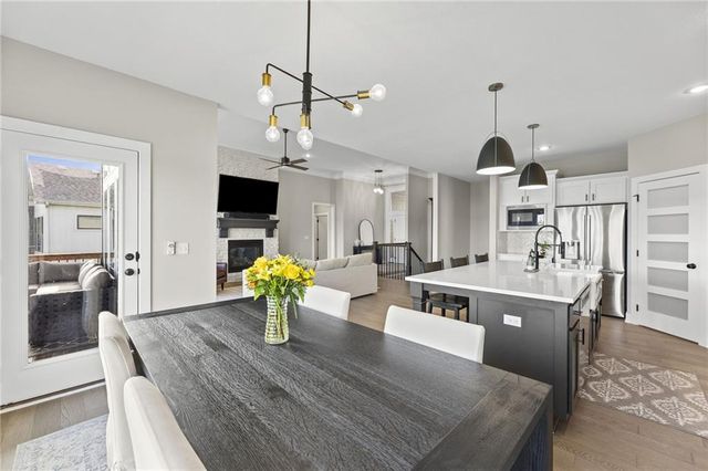 25274 W 92nd Terrace, Lenexa, KS 66227