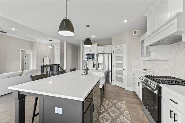 25274 W 92nd Terrace, Lenexa, KS 66227