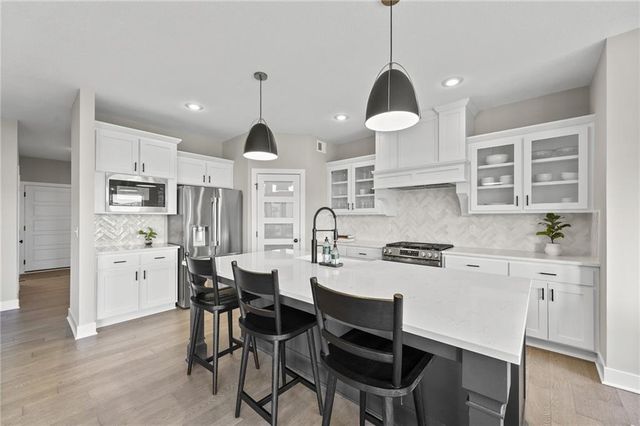 25274 W 92nd Terrace, Lenexa, KS 66227