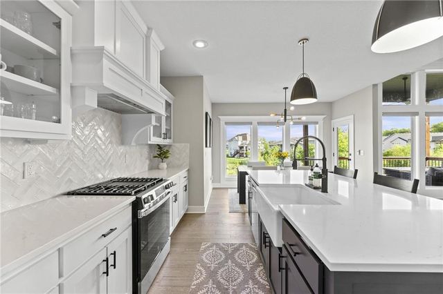 25274 W 92nd Terrace, Lenexa, KS 66227