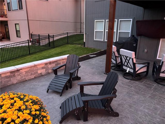 25274 W 92nd Terrace, Lenexa, KS 66227