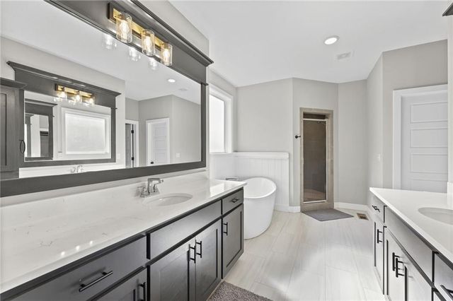 25274 W 92nd Terrace, Lenexa, KS 66227