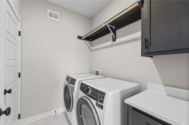 25274 W 92nd Terrace, Lenexa, KS 66227