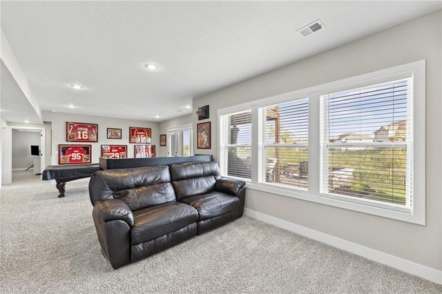 25274 W 92nd Terrace, Lenexa, KS 66227