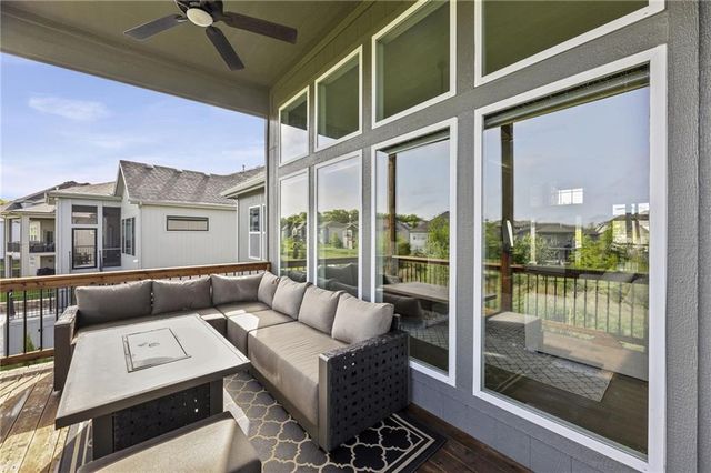 25274 W 92nd Terrace, Lenexa, KS 66227