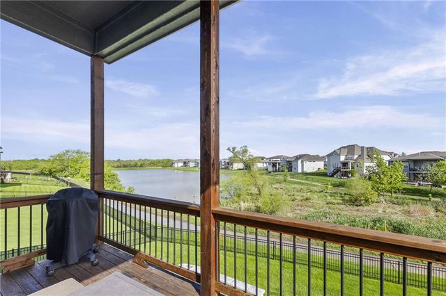 25274 W 92nd Terrace, Lenexa, KS 66227