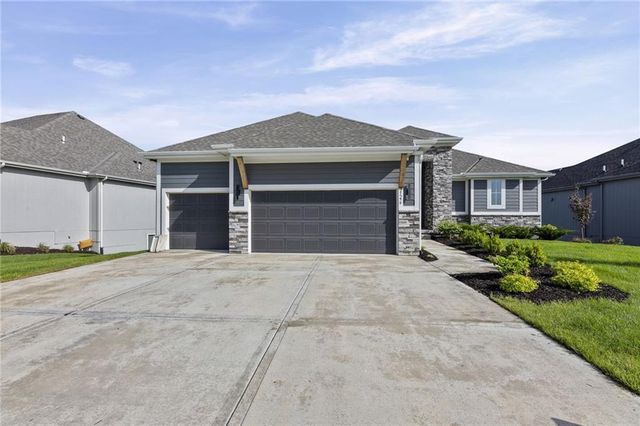 25274 W 92nd Terrace, Lenexa, KS 66227