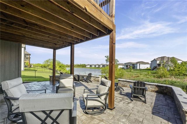 25274 W 92nd Terrace, Lenexa, KS 66227