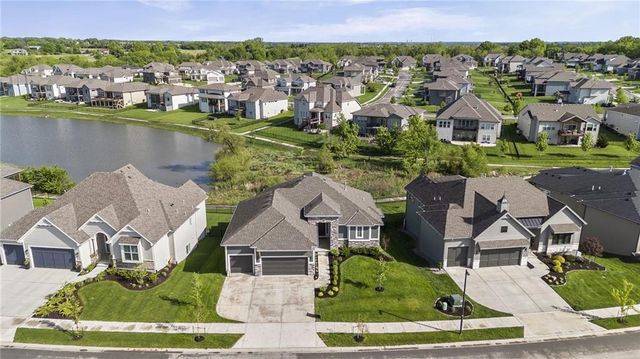 25274 W 92nd Terrace, Lenexa, KS 66227