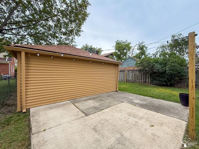 2845 Birchwood Street, Trenton, MI 48183