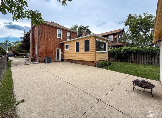 2845 Birchwood Street, Trenton, MI 48183