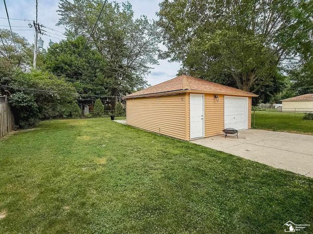 2845 Birchwood Street, Trenton, MI 48183