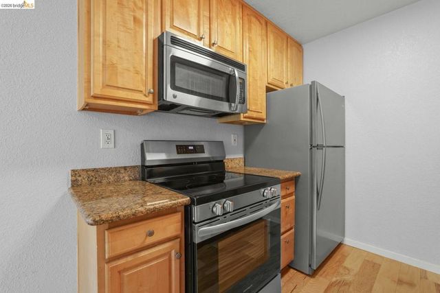 175 Sierra DR APT 303, Walnut Creek, CA 94596