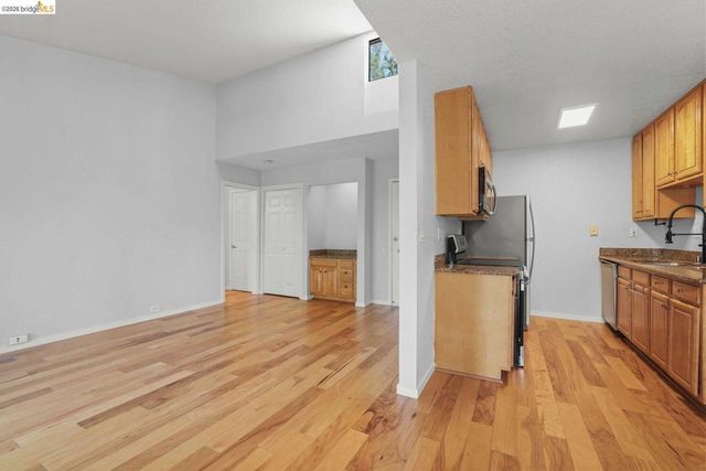 175 Sierra DR APT 303, Walnut Creek, CA 94596