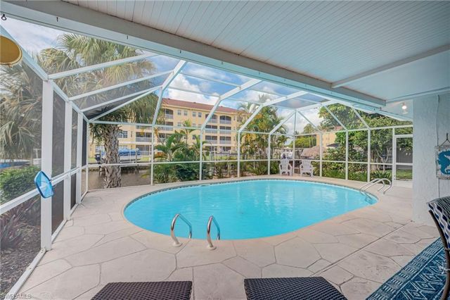 1914 Ottersrest LN, Cape Coral, FL 33990