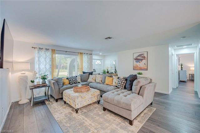 1914 Ottersrest LN, Cape Coral, FL 33990
