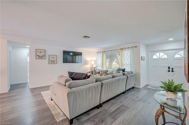 1914 Ottersrest LN, Cape Coral, FL 33990