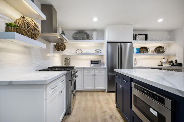 6569 Cutoff RD, Round Top, TX 78940