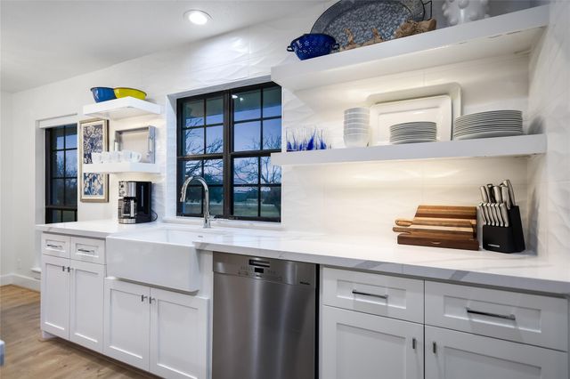 6569 Cutoff RD, Round Top, TX 78940