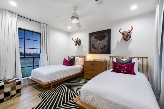 6569 Cutoff RD, Round Top, TX 78940