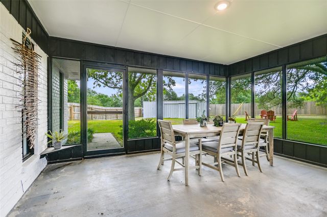 6569 Cutoff RD, Round Top, TX 78940