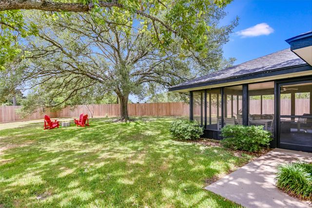 6569 Cutoff RD, Round Top, TX 78940