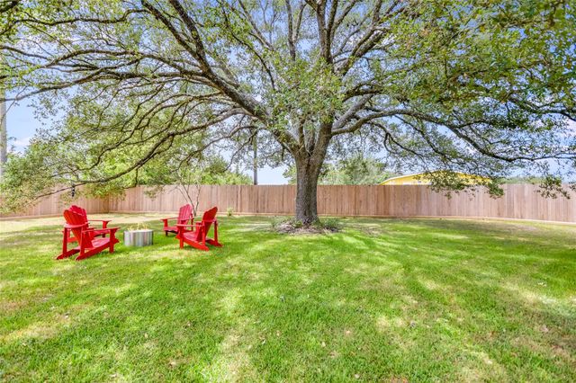 6569 Cutoff RD, Round Top, TX 78940