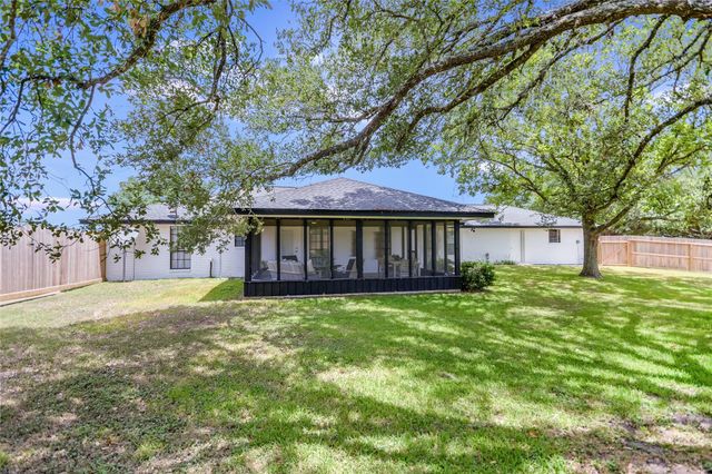 6569 Cutoff RD, Round Top, TX 78940