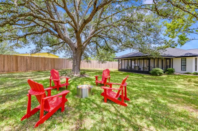 6569 Cutoff RD, Round Top, TX 78940