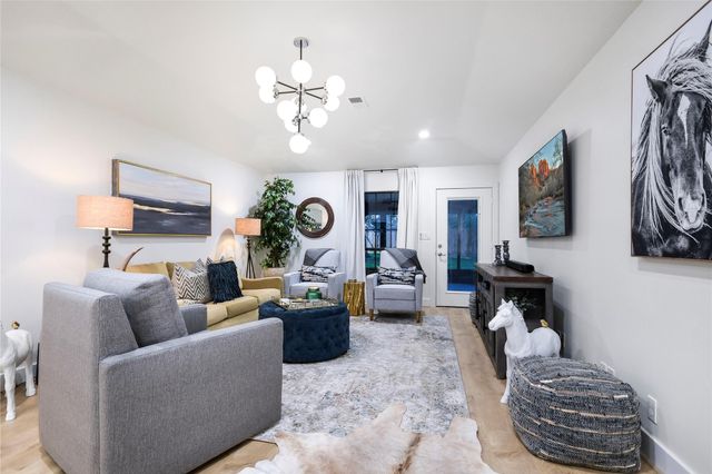 6569 Cutoff RD, Round Top, TX 78940