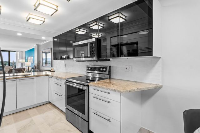 14 Royal Palm Way 501, Boca Raton, FL 33432