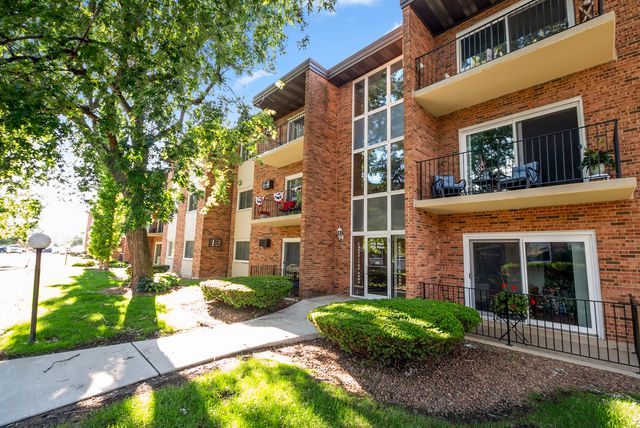 4113 W 97th Place 303, Oak Lawn, IL 60453