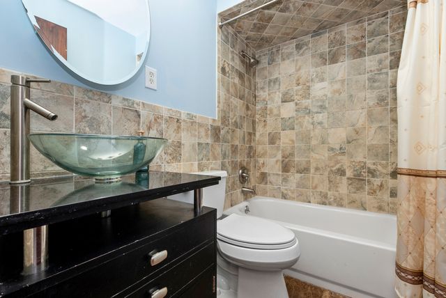 4113 W 97th Place 303, Oak Lawn, IL 60453