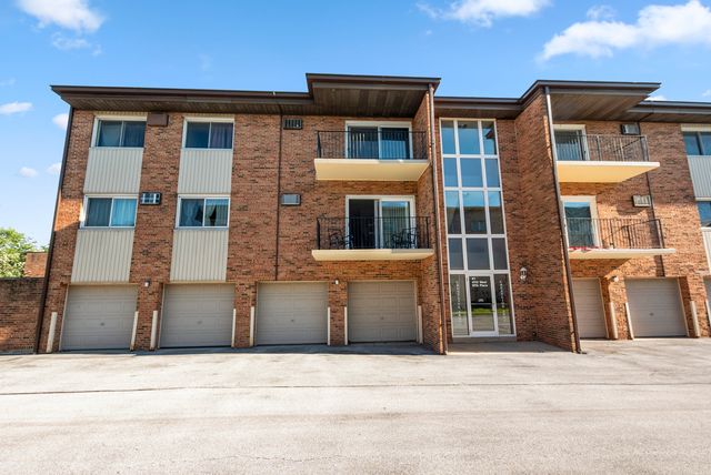4113 W 97th Place 303, Oak Lawn, IL 60453