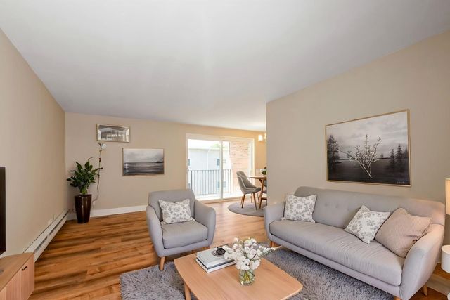 4113 W 97th Place 303, Oak Lawn, IL 60453