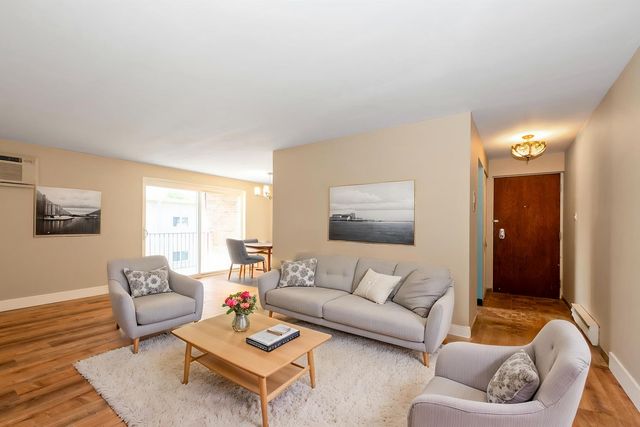 4113 W 97th Place 303, Oak Lawn, IL 60453