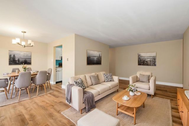 4113 W 97th Place 303, Oak Lawn, IL 60453
