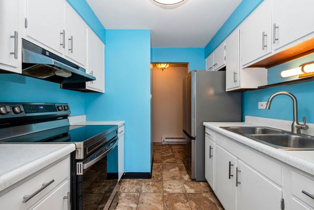 4113 W 97th Place 303, Oak Lawn, IL 60453