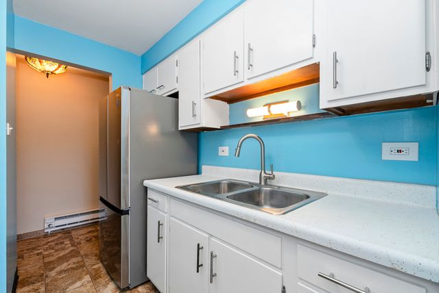 4113 W 97th Place 303, Oak Lawn, IL 60453