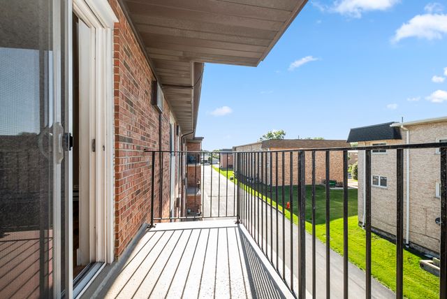 4113 W 97th Place 303, Oak Lawn, IL 60453