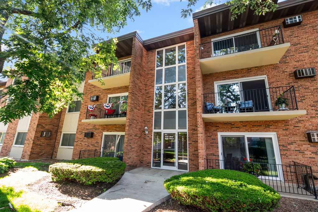 4113 W 97th Place 303, Oak Lawn, IL 60453