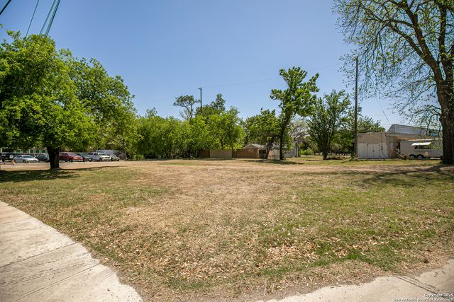 111 Parland Pl, San Antonio, TX 78209