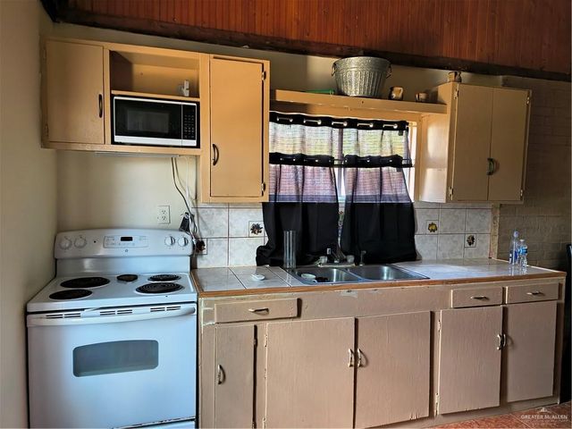 165 N Kennedy Street, Rio Grande City, TX 78582