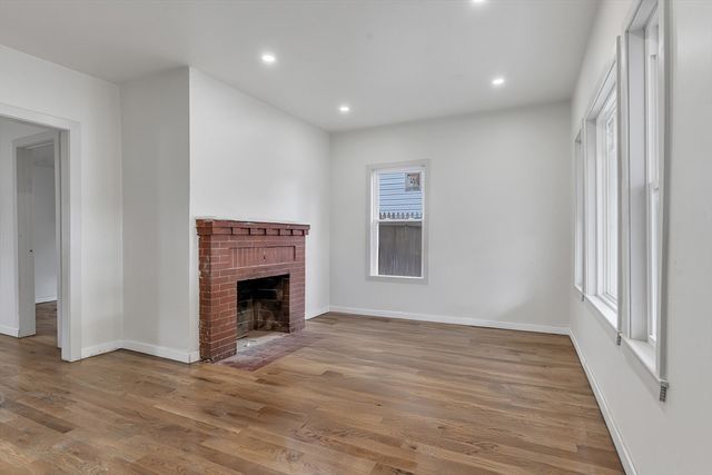 25 Tremont St, Brockton, MA 02301