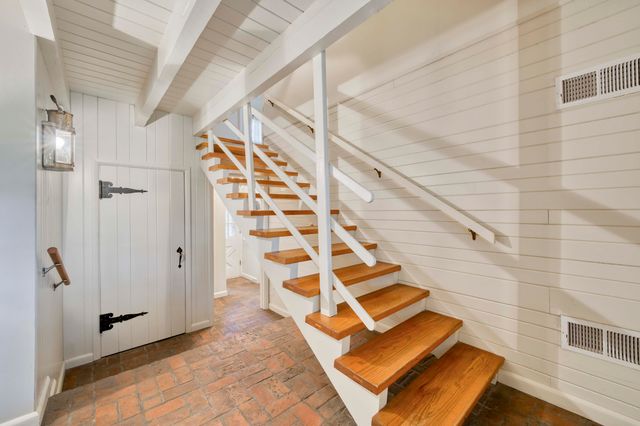 2801 S Lone Pine Avenue, Springfield, MO 65804