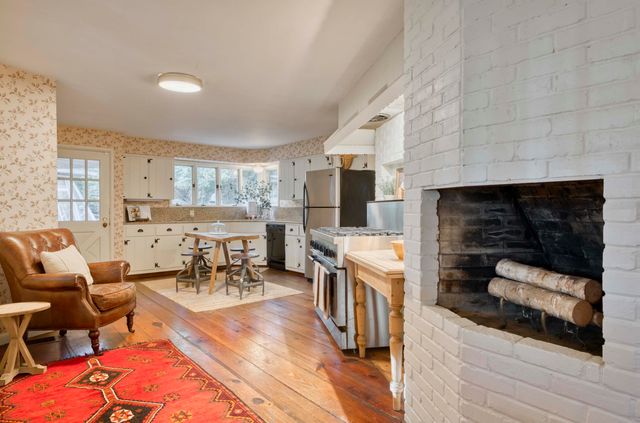 2801 S Lone Pine Avenue, Springfield, MO 65804