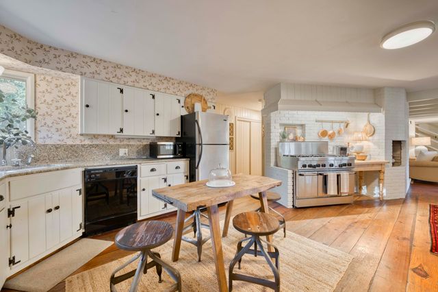 2801 S Lone Pine Avenue, Springfield, MO 65804