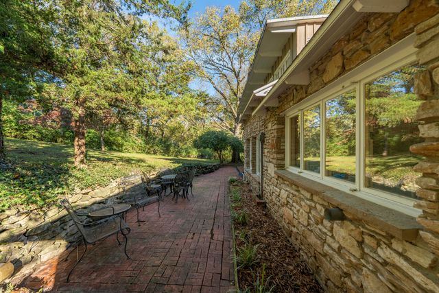 2801 S Lone Pine Avenue, Springfield, MO 65804