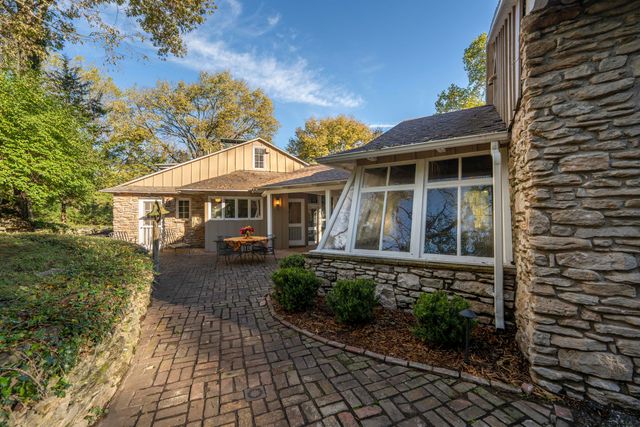 2801 S Lone Pine Avenue, Springfield, MO 65804