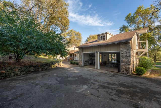 2801 S Lone Pine Avenue, Springfield, MO 65804